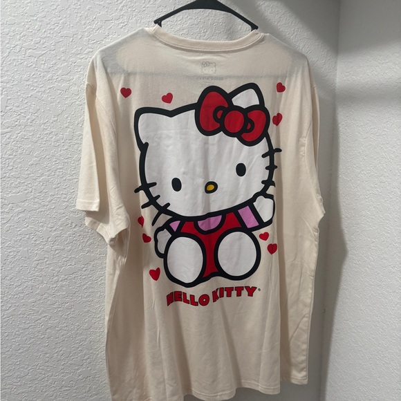 Hello Kitty by Sanrio Women’s Oversized Kawaii Graphic Tee NWT - Picture 8 of 11
